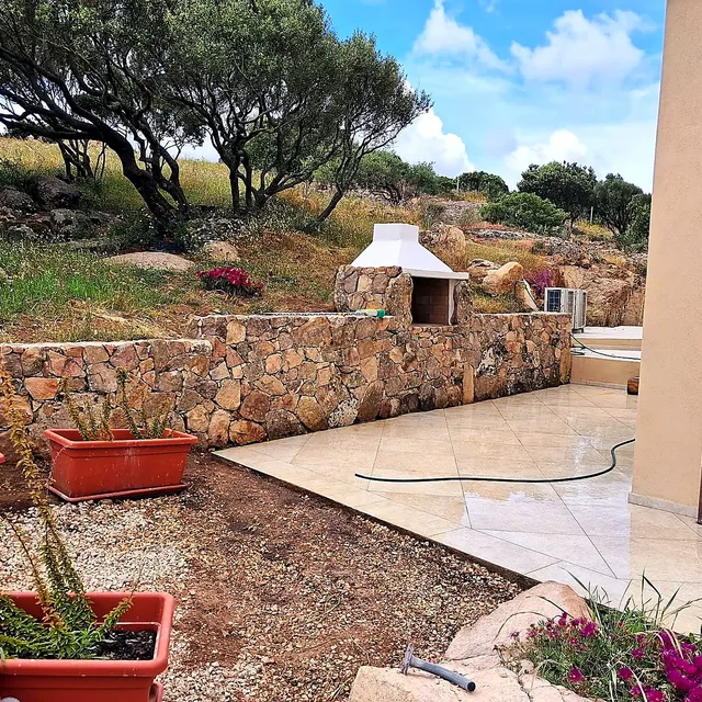 Giardino e spazi esterni in pietra