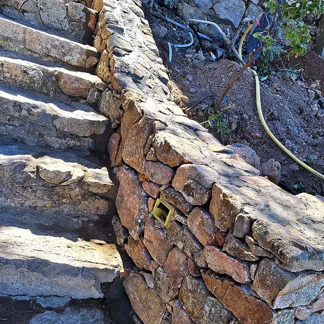 Giardino e spazi esterni in pietra