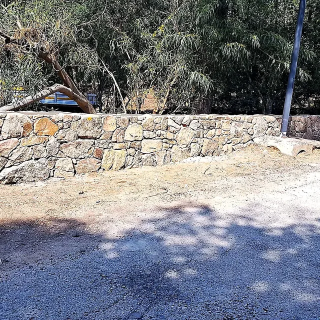 Muro a secco in granito della Gallura