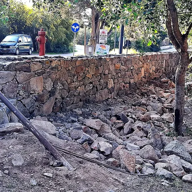 Muro a secco in granito della Gallura