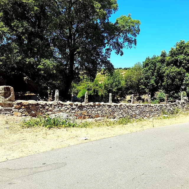Muro a secco in granito della Gallura