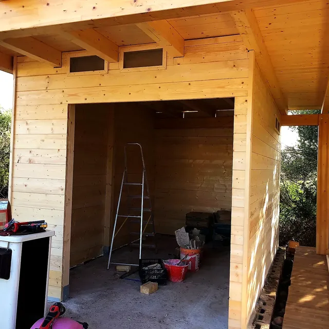 Veranda e tetto in legno della Gallura