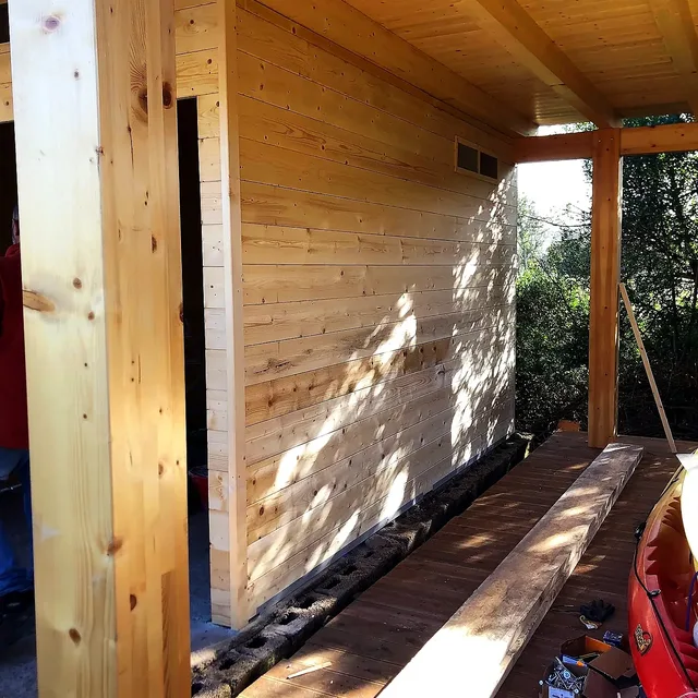 Veranda e tetto in legno della Gallura
