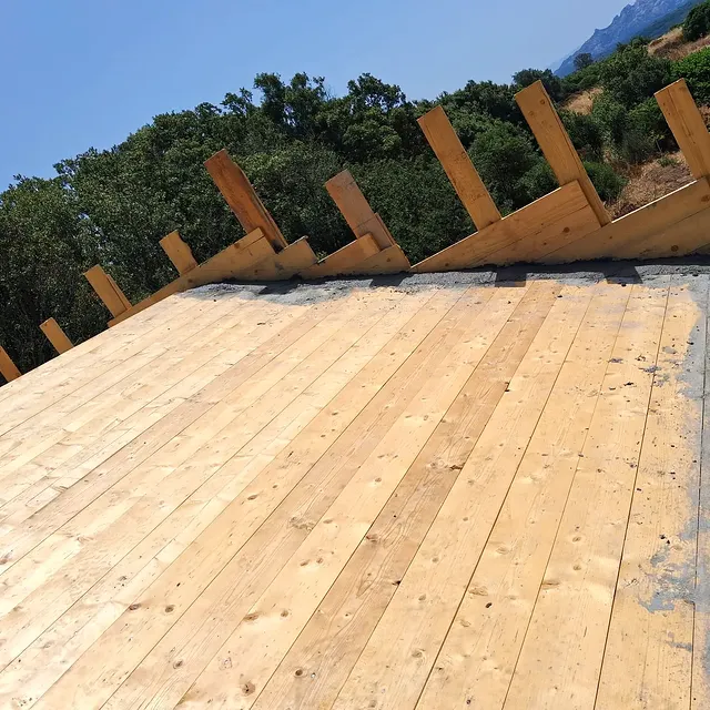 Tavolato in legno del nuovo tetto